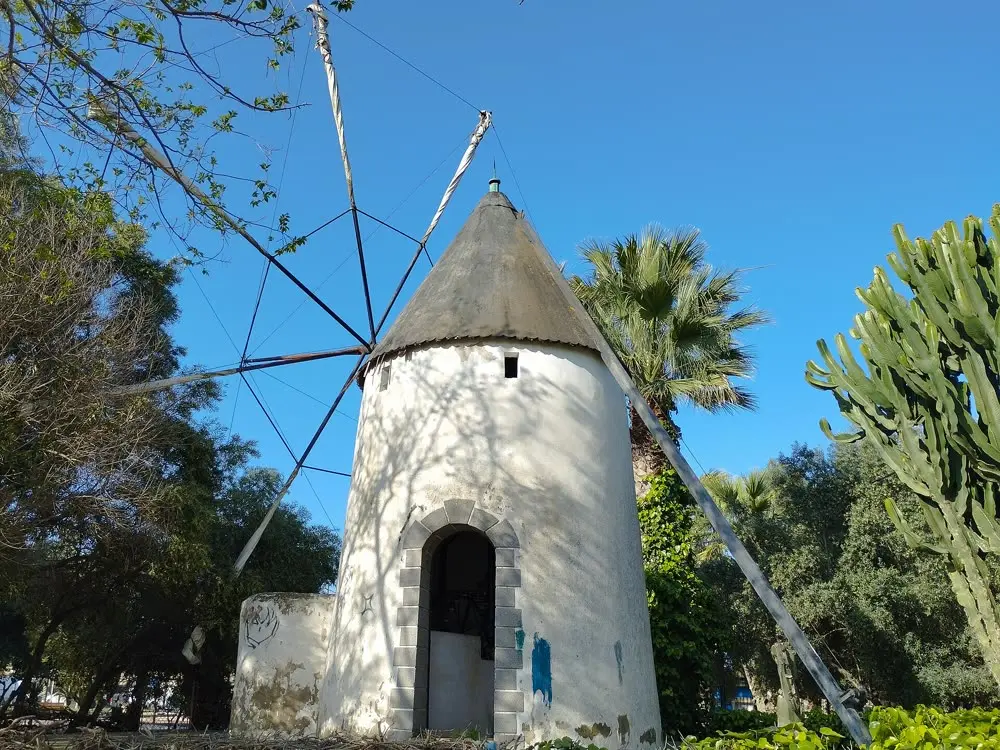El molino del parque de Antoñares, en Los Barreros