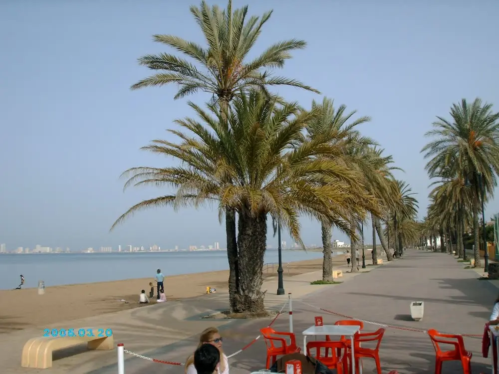 El paseo marítimo de Mar de Cristal