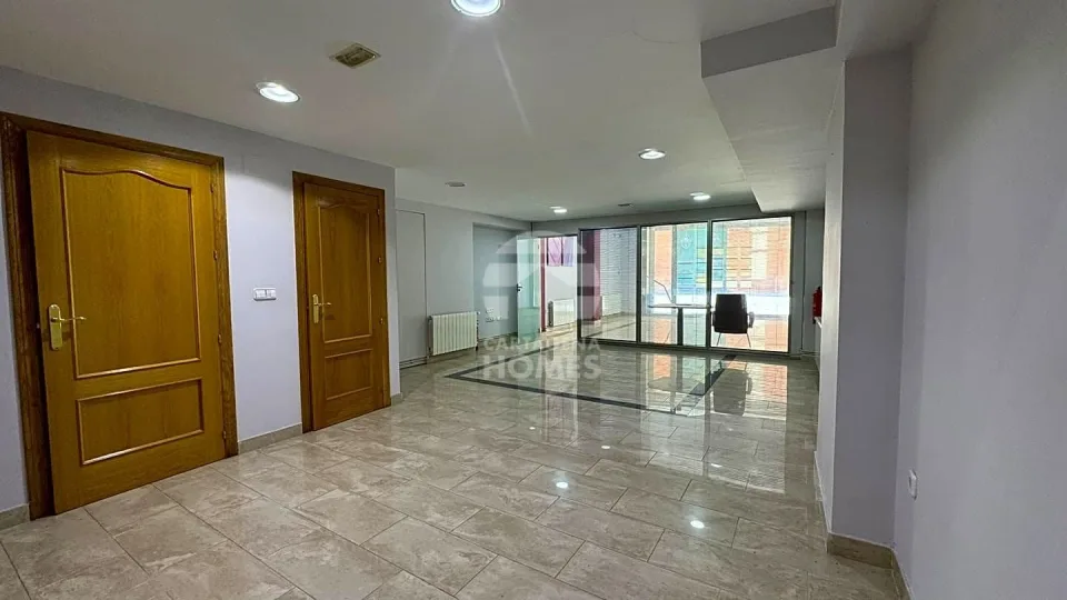 Excelente Local En 2 Plantas En Pleno Centro! en Casco Historico — foto 3