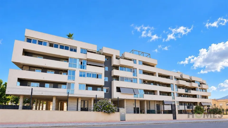 Nueva Santa Lucia: Floor + 2 Garages and Storage Room in Nueva Santa Lucia — for sale