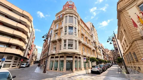 La Esquina Del Reloj en Casco Historico — en venta