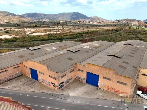 Más de 1.500 m² diáfanos a un paso de Cabezo Beaza en Torreciega — en venta